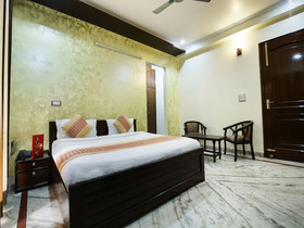 Dev Palace by OYO Rooms