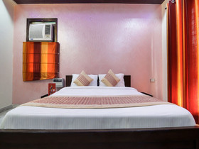 Dev Palace by OYO Rooms