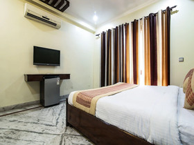 Dev Palace by OYO Rooms