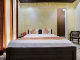 Dev Palace by OYO Rooms