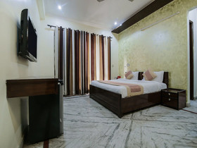 Dev Palace by OYO Rooms