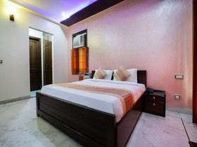 Dev Palace by OYO Rooms