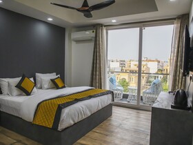 Dev Royale Hotel
