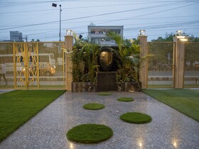 Dev Royale Hotel