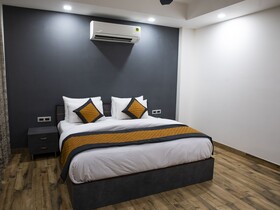 Dev Royale Hotel