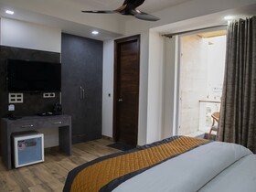 Dev Royale Hotel