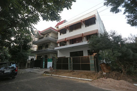 DLF Phase 4 by OYO Rooms