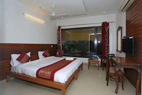 DLF Phase 4 by OYO Rooms