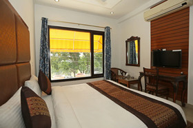 DLF Phase 4 by OYO Rooms