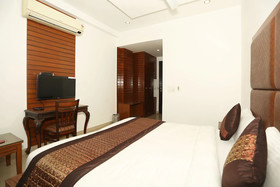 DLF Phase 4 by OYO Rooms