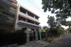 DLF Phase 4 by OYO Rooms