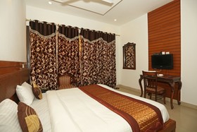 DLF Phase 4 by OYO Rooms