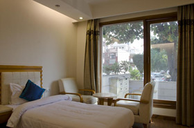 FabHotel DLF Square