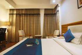 FabHotel DLF Square