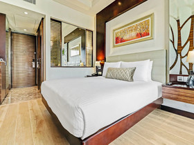 DoubleTree by Hilton Gurugram Baani Square