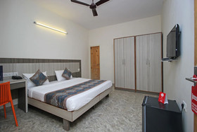 Homely Hotel By OYO Rooms