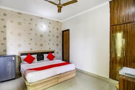 Hotel Aashiana by OYO Rooms