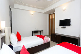 Hotel Azad Square by OYO Rooms