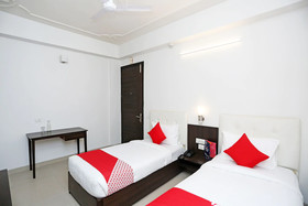 Hotel Azad Square by OYO Rooms