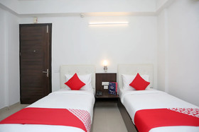 Hotel Azad Square by OYO Rooms