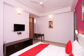 Hotel Azad Square by OYO Rooms