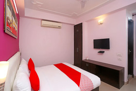 Hotel Azad Square by OYO Rooms