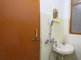 Hotel Black by OYO Rooms