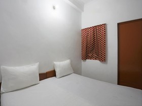 Hotel Black by OYO Rooms