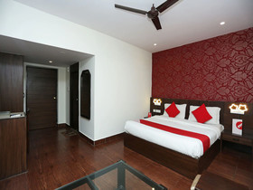 Hotel Raj Mahal Inn by OYO Rooms