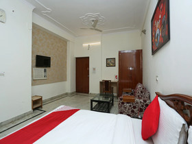 Hotel Raj Mahal Inn by OYO Rooms
