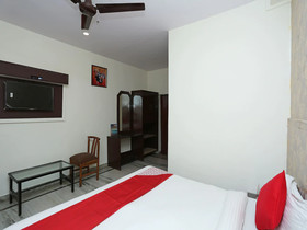 Hotel Raj Mahal Inn by OYO Rooms