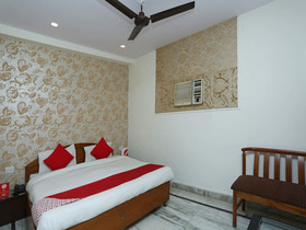 Hotel Raj Mahal Inn by OYO Rooms