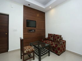 Hotel Raj Mahal Inn by OYO Rooms