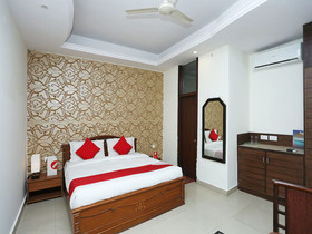 Hotel Raj Mahal Inn by OYO Rooms