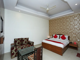 Hotel Raj Mahal Inn by OYO Rooms