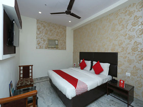 Hotel Raj Mahal Inn by OYO Rooms