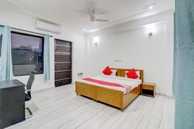Hotel Rising Stay by OYO Rooms