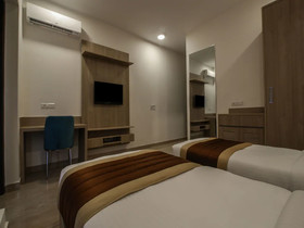 Lime Wood Stay By OYO Rooms
