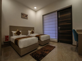 Lime Wood Stay By OYO Rooms