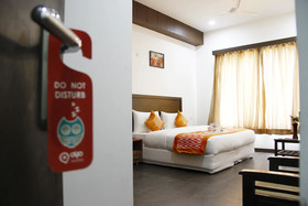 Maven's House by OYO