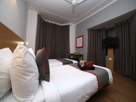 Mint Cyber Suites by OYO
