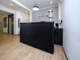 Mint Cyber Suites by OYO