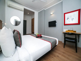 Mint Cyber Suites by OYO