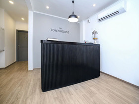 Mint Cyber Suites by OYO