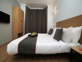 Mint Cyber Suites by OYO