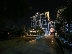 Mint Cyber Suites by OYO