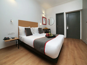Mint Cyber Suites by OYO