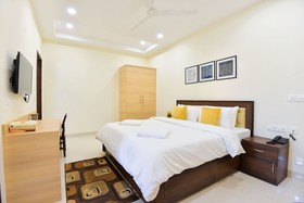 Olive Service Apartment-Golf Course Road