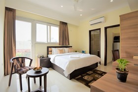 Olive Service Apartment-Golf Course Road