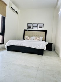 Olive Service Apartment-Golf Course Road